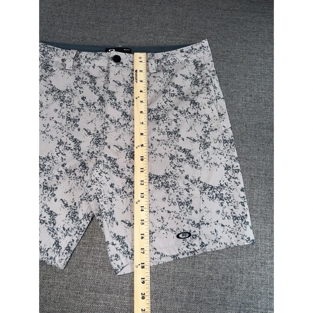 Oakley Golf R.O.C.T. Camo Performance Shorts Men's Size 34 Gray Digital Print